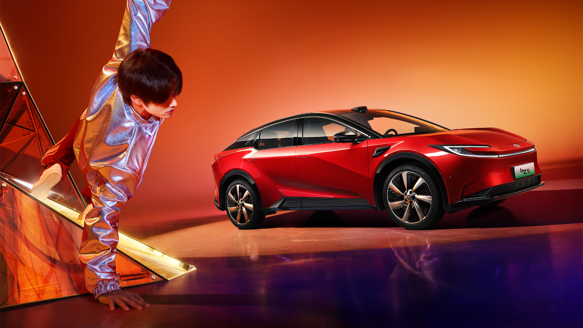 Электромобили Toyota bZ5 из Китая